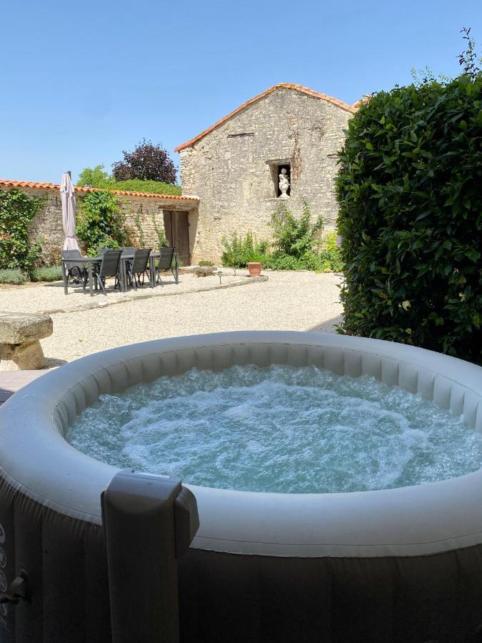 Maison Dix Tusson Extérieur photo