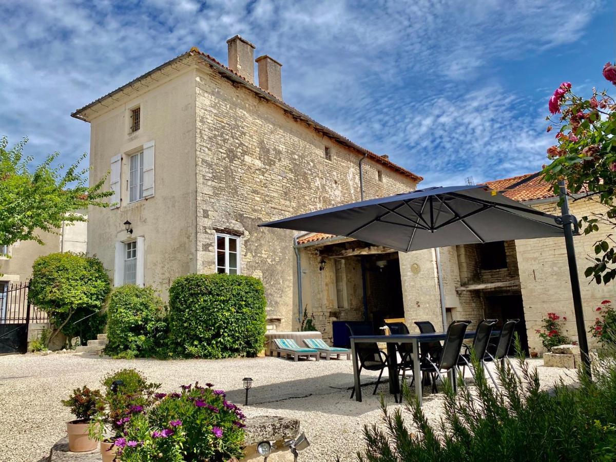 Maison Dix Tusson Extérieur photo
