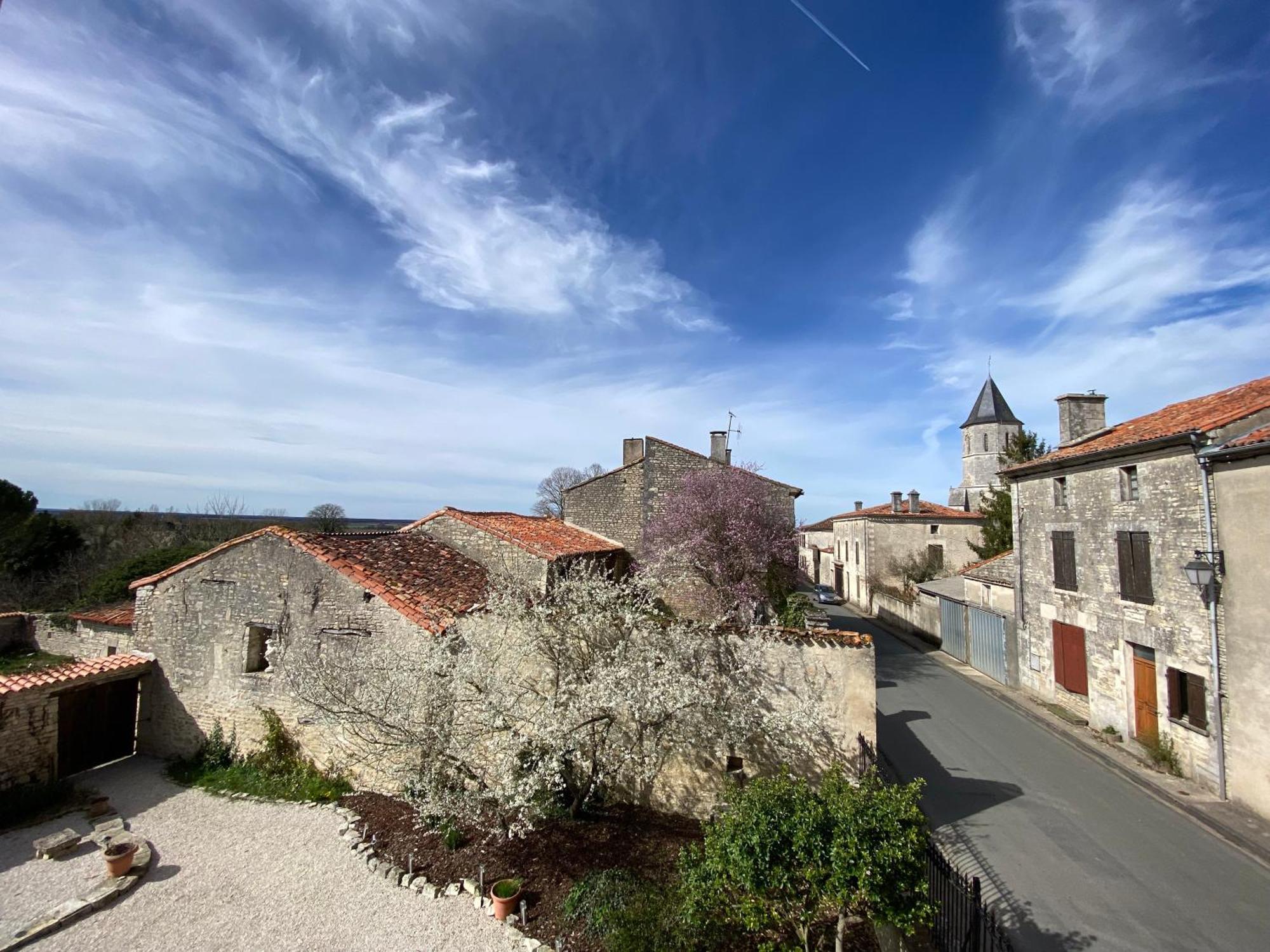 Maison Dix Tusson Extérieur photo